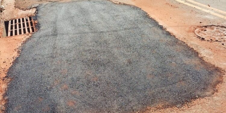 Secretaria de Infraestrutura e Obras intensifica serviços de limpeza urbana em diversos bairros