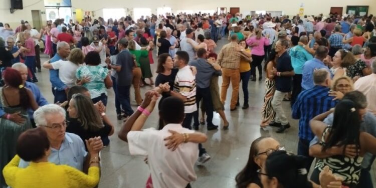 Costa Rica celebra a melhor idade com bailão e retomada das atividades no Conviver