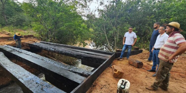 Secretaria de Infraestrutura de Camapuã inicia reforma ponte no Rio Brejão
