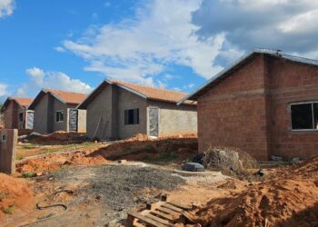 Construção de casas populares avança em Pontinha do Cocho, em Camapuã