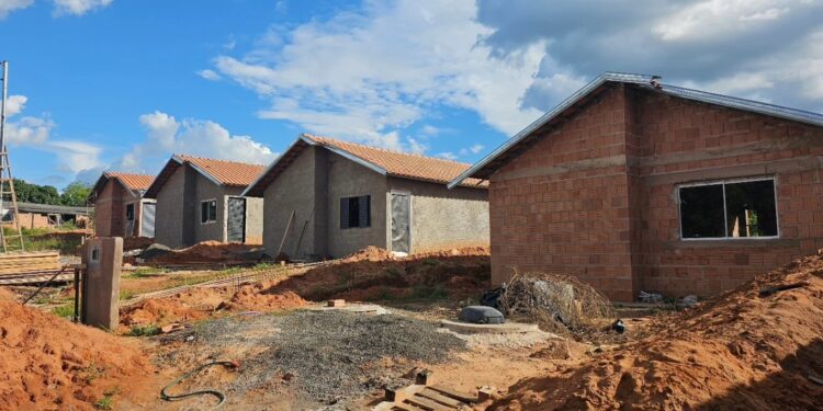 Construção de casas populares avança em Pontinha do Cocho, em Camapuã