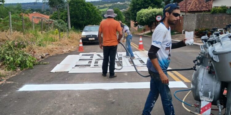 Mutirão revitaliza Vila Izolina em Camapuã com ações de limpeza e sinalização