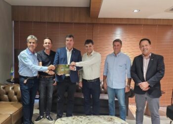 Prefeito Manoel Nery e lideranças locais se reúnem com governador Eduardo Riedel