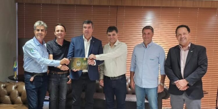 Prefeito Manoel Nery e lideranças locais se reúnem com governador Eduardo Riedel