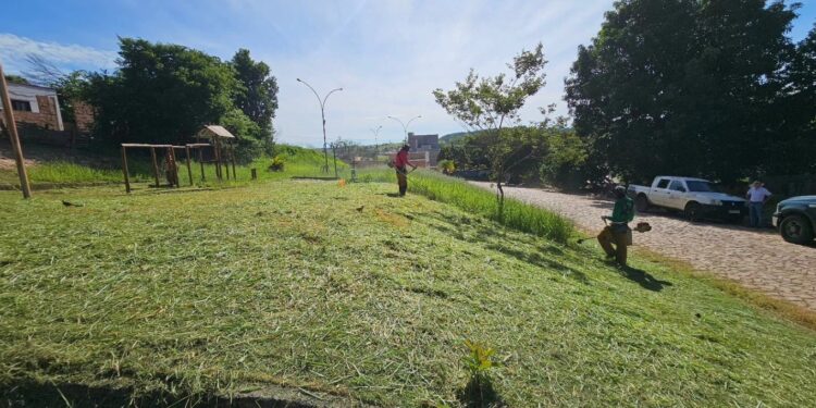 Secretaria de Infraestrutura e Obras acelera obras de limpeza e sinalização em Camapuã