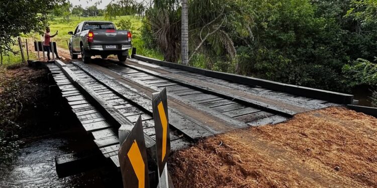 Moradores de Camapuã ganham ponte reformada sobre o córrego Ribeirão