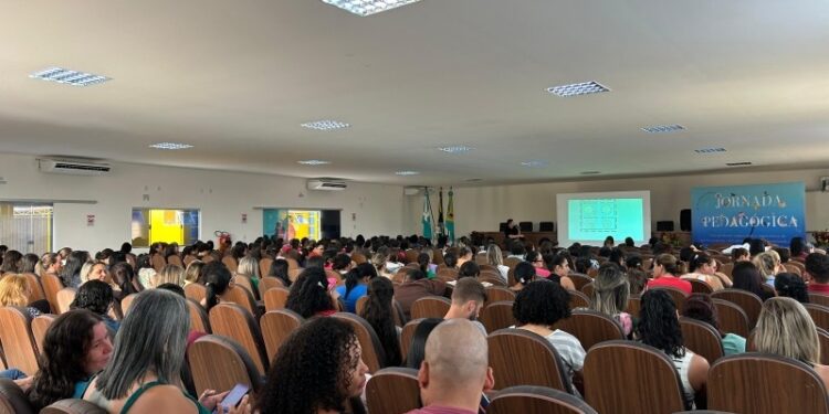 Educadores de Costa Rica participam de capacitação para o ano letivo