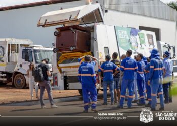 São Gabriel do Oeste reforça limpeza urbana com novo caminhão lavador de contêineres