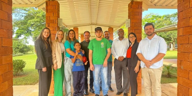 Secretário de Saúde de Figueirão visita APAE e equoterapia em Chapadão do Sul