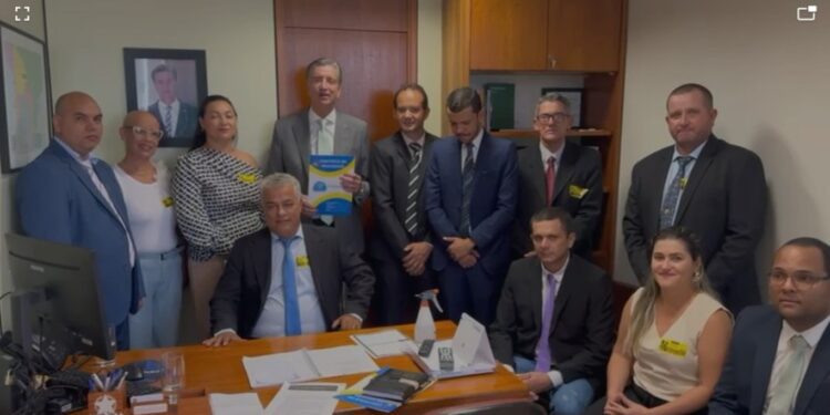 Figueirão garante recurso para aquisição de novo ônibus em Brasília