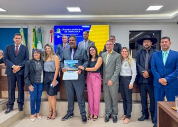 Escola Estadual Santos Dumont recebe homenagem pelos da Câmara de Costa Rica