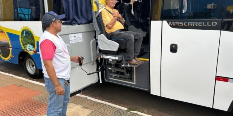 Novo ônibus reforça transporte de pacientes de Costa Rica a Barretos