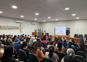 Prefeito Juvenal participa de celebração do Dia das Mulheres em sessão especial