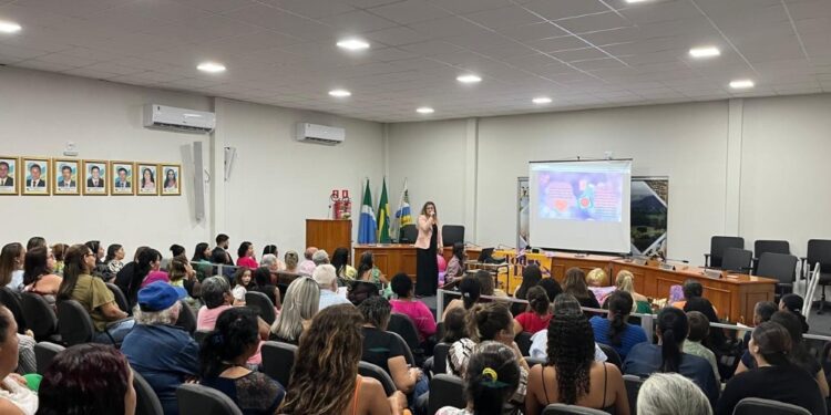 Prefeito Juvenal participa de celebração do Dia das Mulheres em sessão especial