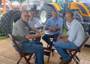 Vice-prefeito de Figueirão participa da abertura da TecnoAgro 2025 em Chapadão do Sul