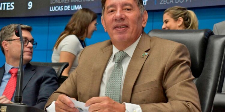 Terceira idade de Figueirão participa de dia de lazer em balneário de Rio Verde