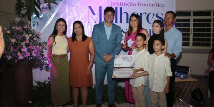 Homenagem a 14 mulheres destaca a importância da presença feminina em Costa Rica