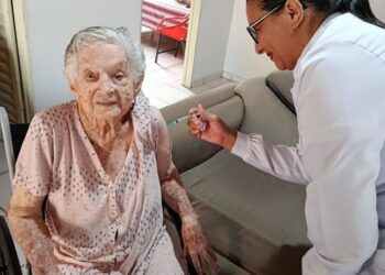 Alcinópolis adota estratégia de vacinação em casa para conter avanço da gripe entre idosos