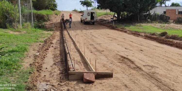 Camapuã inicia calçamento da Rua Espedito Silva no Bairro Assentamento