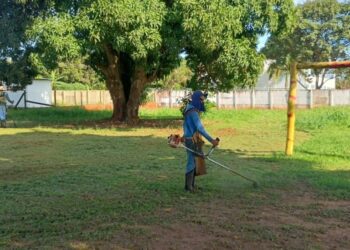 Jean Carlos coordena mutirão de limpeza em escolas e bairros de Camapuã