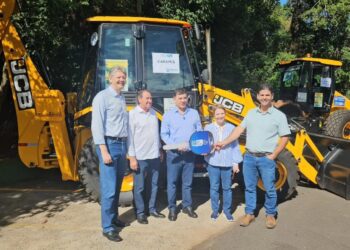 Camapuã recebe retroescavadeira nova e reforça apoio à zona rural