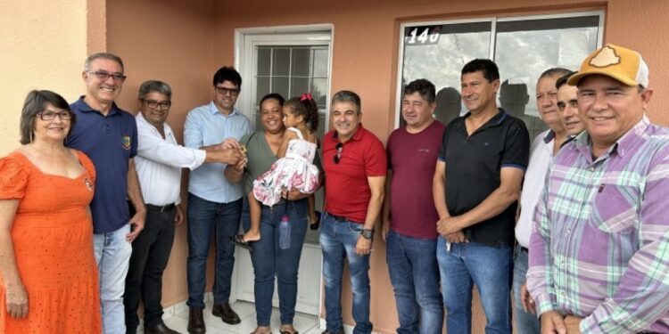 Costa Rica entrega novas casas para 30 famílias com investimento de R$ 7 milhões