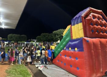 Feira no Bairro São Francisco transforma terminal rodoviário em espaço de cultura e integração