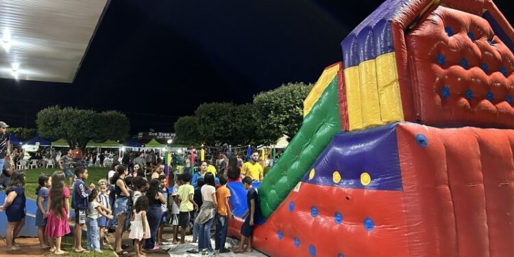 Feira no Bairro São Francisco transforma terminal rodoviário em espaço de cultura e integração