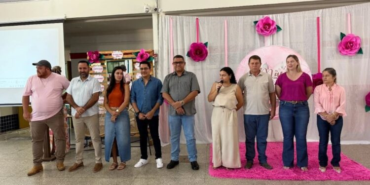 Escola infantil promove homenagem às mães com apresentações e sorteios em Alcinópolis