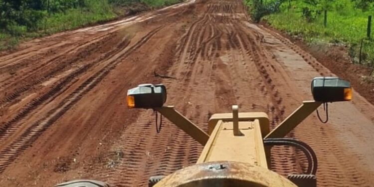 Camapuã reforça manutenção das estradas rurais