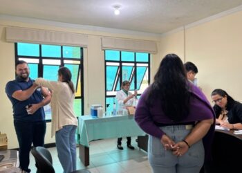 Servidores municipais são vacinados contra influenza em ação local de saúde