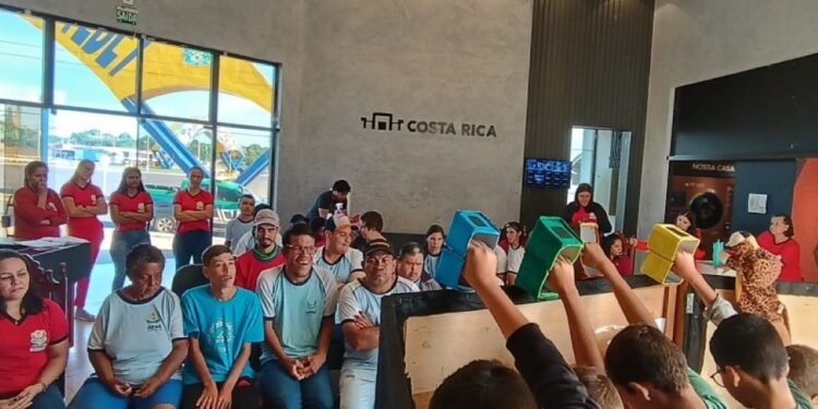 Alunos da APAE participam de atividade educativa no Museu Interativo de Costa Rica