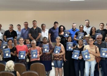 Entrega de 72 Títulos de Regularização Fundiária transforma vidas de famílias em Costa Rica