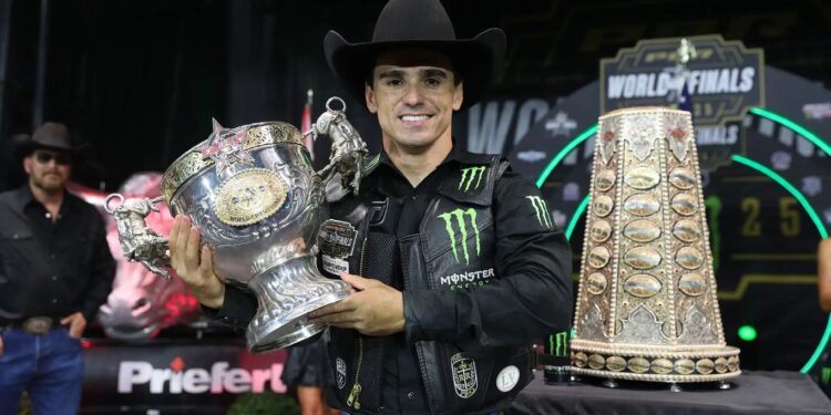 José Vitor Leme de Mato Grosso do Sul é tricampeão mundial de montaria em touros