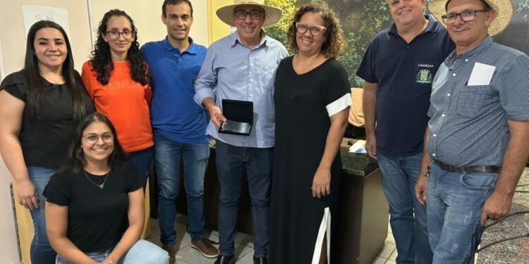 Servidor público de Costa Rica se despede após mais de três décadas de trabalho