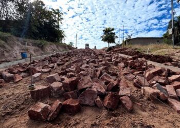Camapuã pavimenta rua de terra próxima ao antigo cemitério