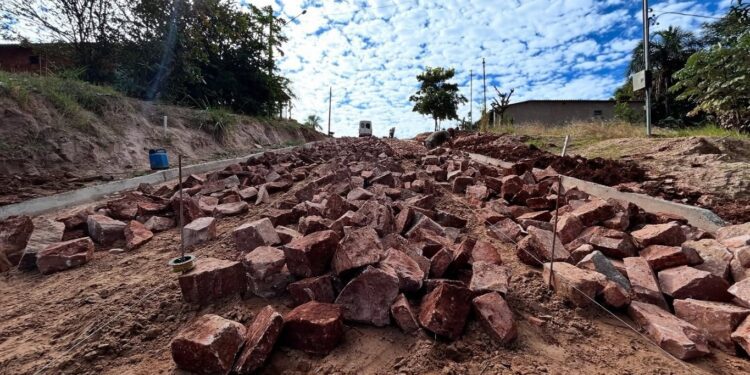 Camapuã pavimenta rua de terra próxima ao antigo cemitério