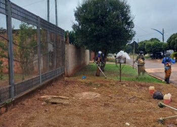 Secretaria de Obras intensifica limpeza em bairros de Camapuã
