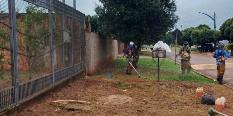 Secretaria de Obras intensifica limpeza em bairros de Camapuã