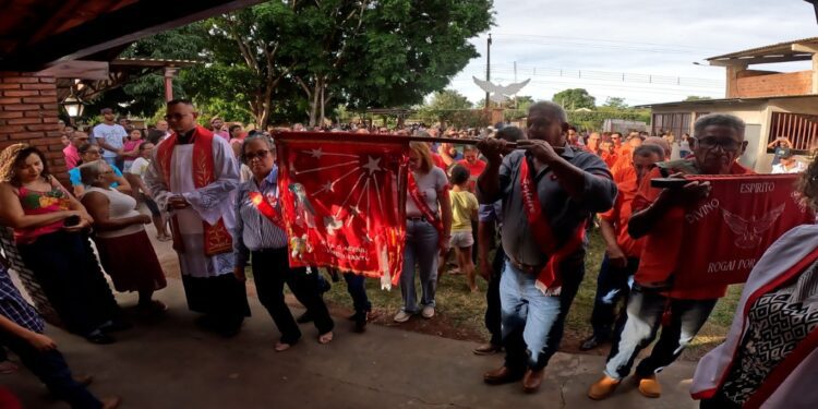 Festa de Santa Tereza reúne milhares em celebração ao Divino Espírito Santo