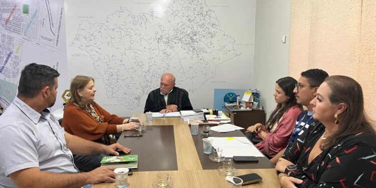 CRO-MS e SES estreitam laços com Juvenal Consolaro para serviços odontológicos