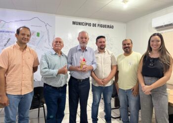 Prefeito de Figueirão Recebe Deputado Federal em Visita Oficial