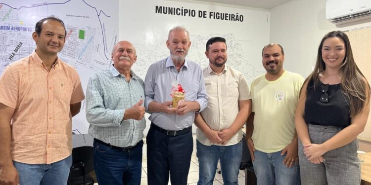 Prefeito de Figueirão Recebe Deputado Federal em Visita Oficial