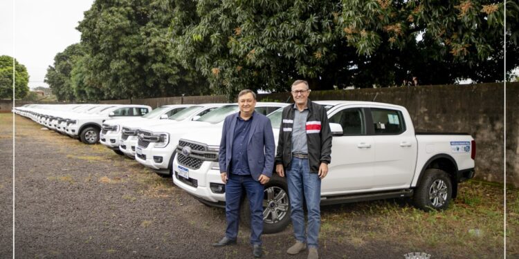 Leocir Montanha recebe caminhonete para ampliar cobertura da saúde em São Gabriel do Oeste