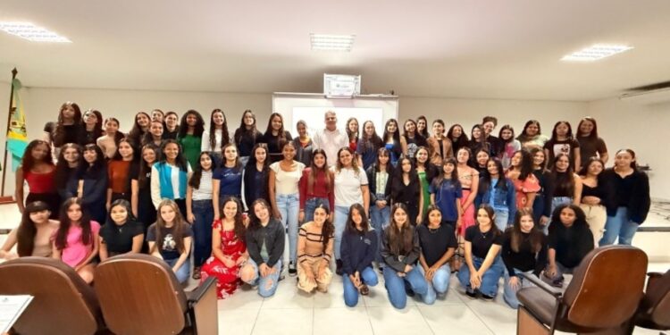 Com 77 inscritas, Projeto Primavera 2025 inicia atividades voltadas a adolescentes em Costa Rica