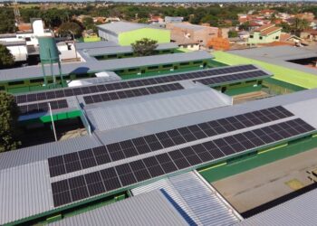 Placas solares e produção de energia limpa levam modernidade e economia de gastos às escolas estaduais de MS