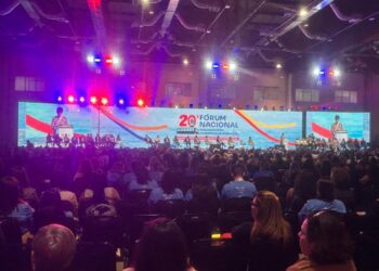 Prefeito Manoel Nery participa de fórum nacional que congrega gestores da educação