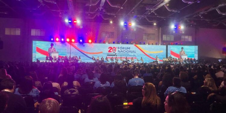 Prefeito Manoel Nery participa de fórum nacional que congrega gestores da educação