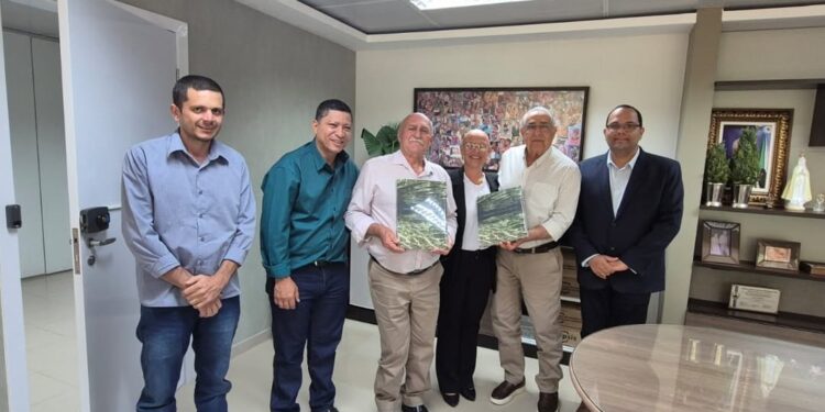Reunião no TCE-MS reúne prefeito Juvenal Consolaro e vereadores para tratar de proteção e desenvolvimento infantil