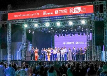Governo de MS abre Festival de Inverno de Bonito 2025 em clima de celebração cultural